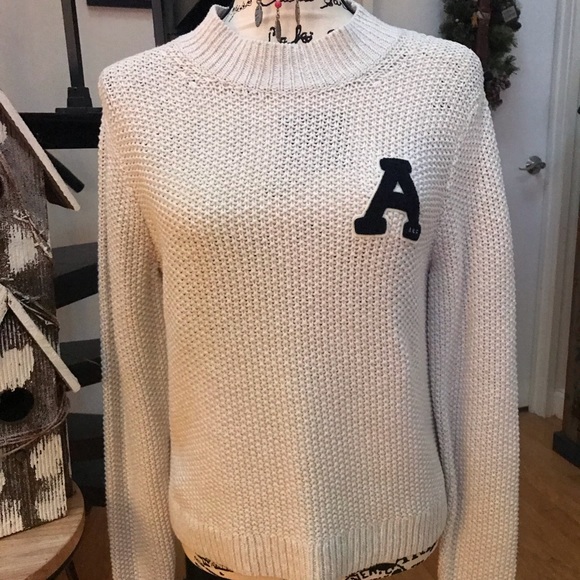 Abercrombie & Fitch cable knit sweater! NWOT💕 - Picture 2 of 6